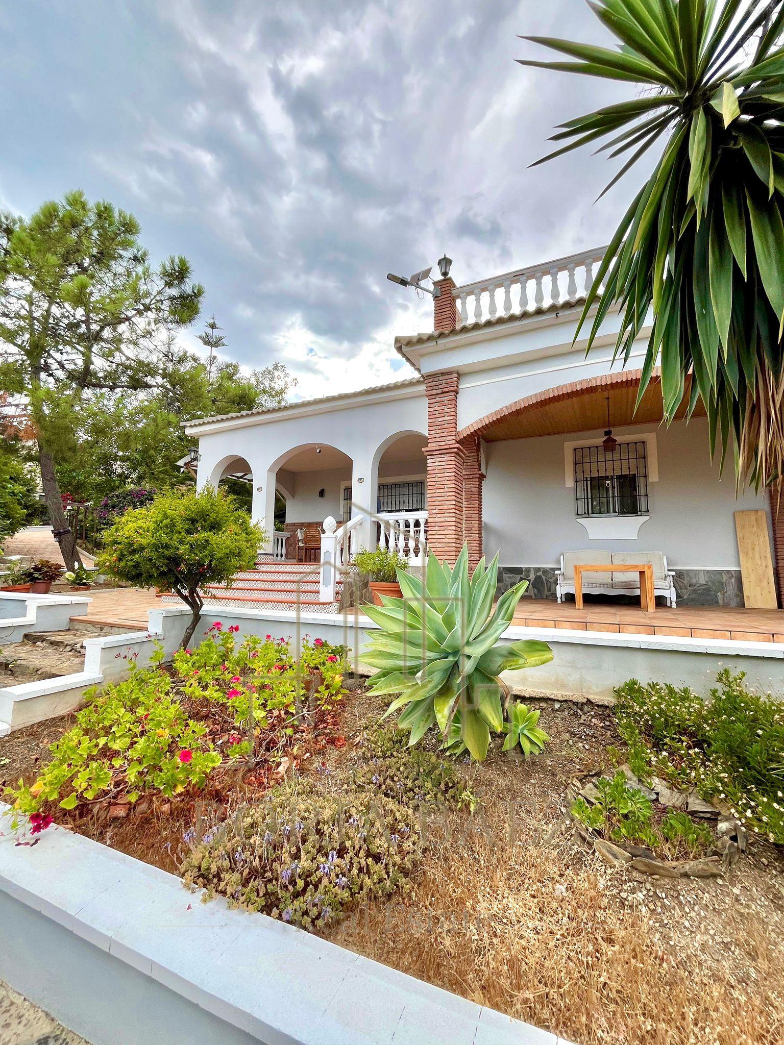 Villa independiente en Benajarafe — imagen 1 de 33
